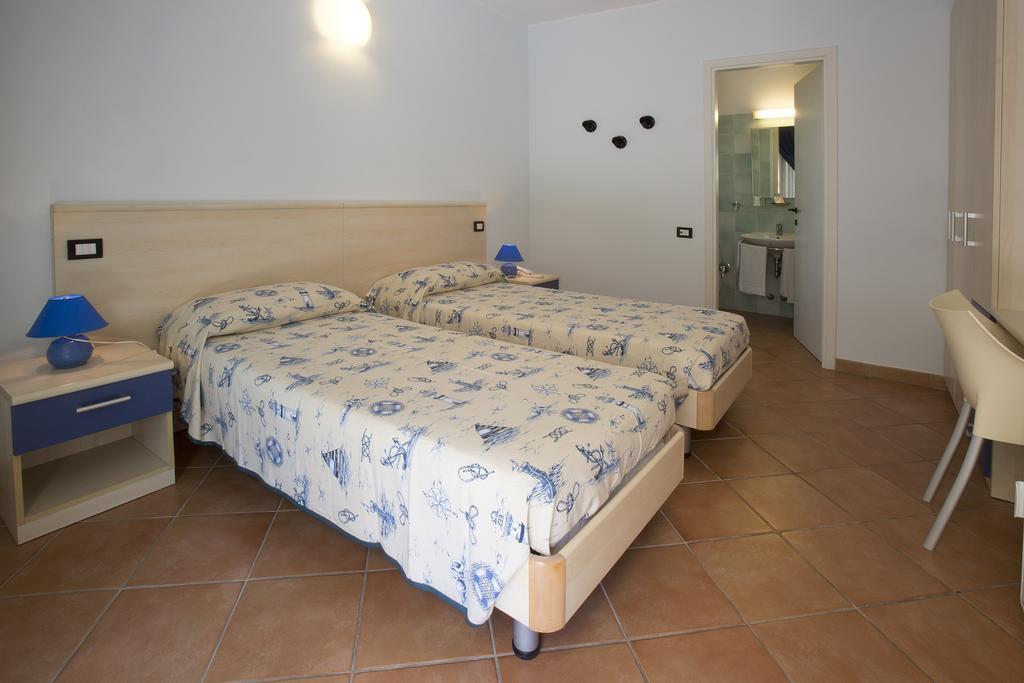 Hotel Vila Bahia Numana Habitación foto